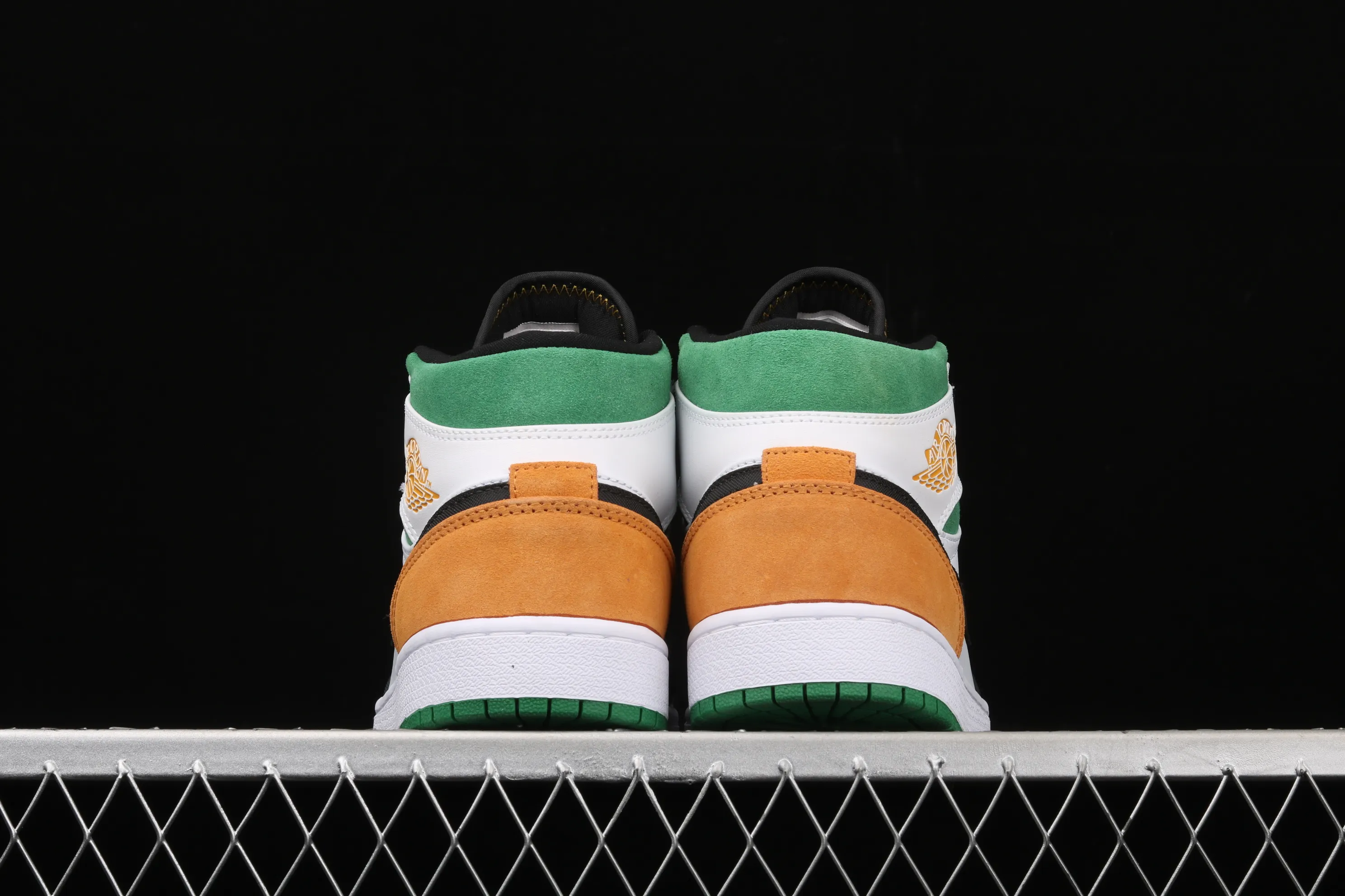 All categories Air Jordan Jordan series basketball shoes Air Jordan 1 Mid Air Jordan 1 Mid AJ1 Joe 1 mid-top gold medal color matching 852542-101